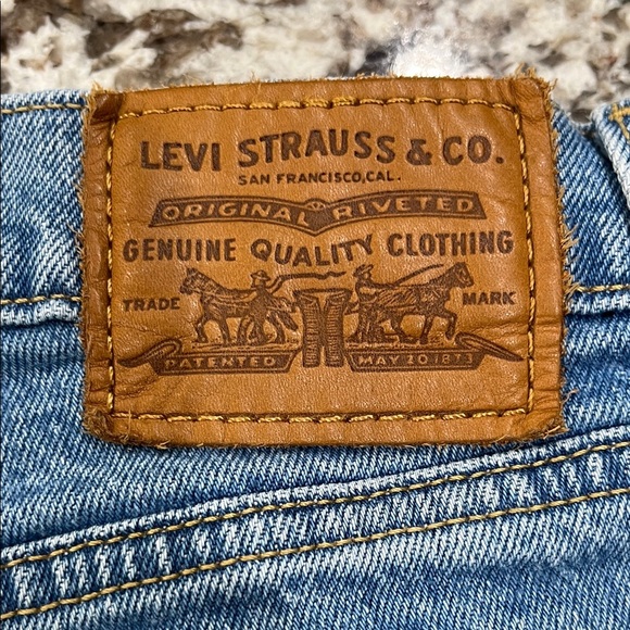 Women’s Levi’s Premium Straight Leg Button Fly Jeans - Picture 6 of 10